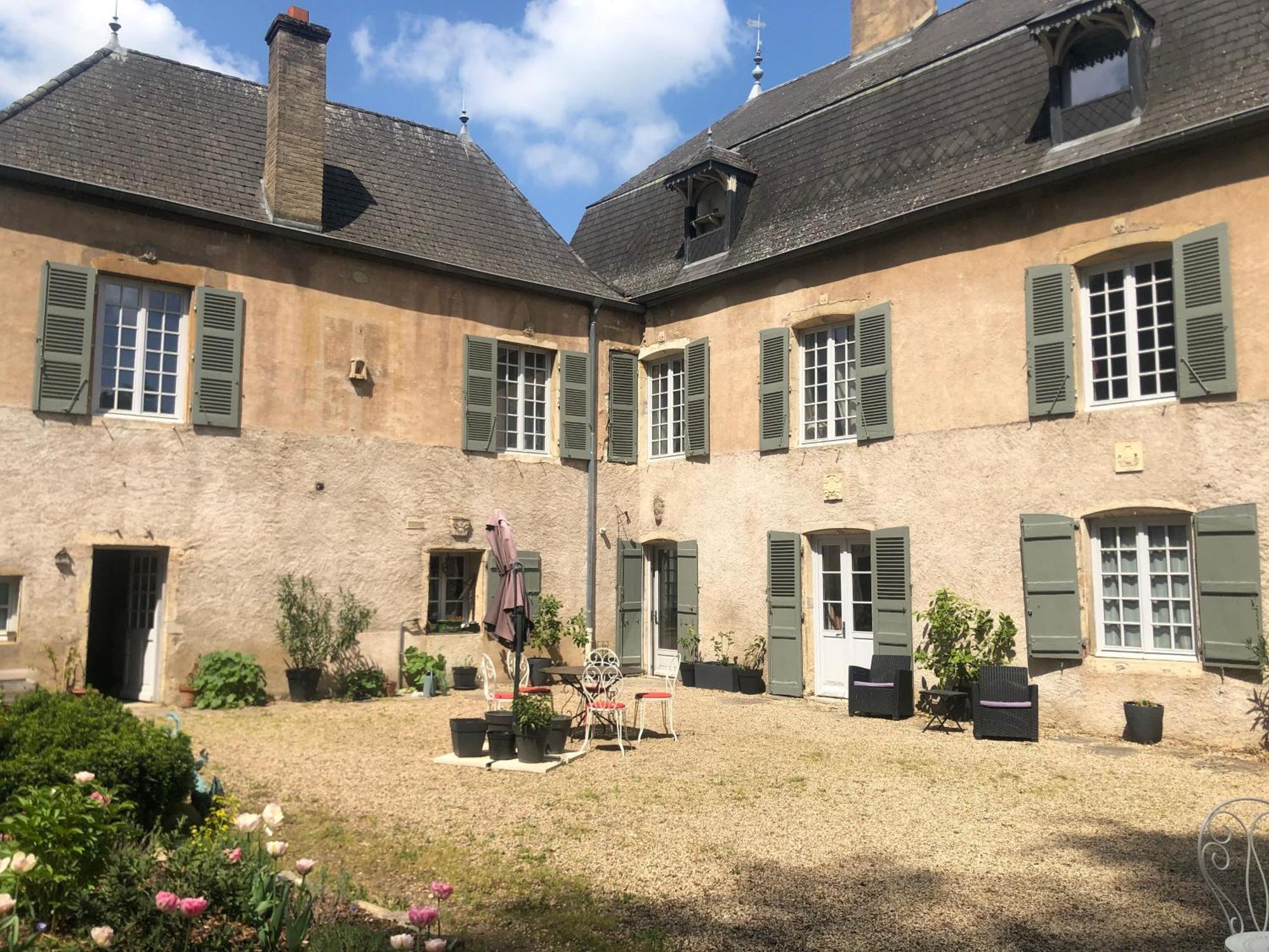 La Maison Des Gardes - Chambres D'Hotes Cluny Exterior photo